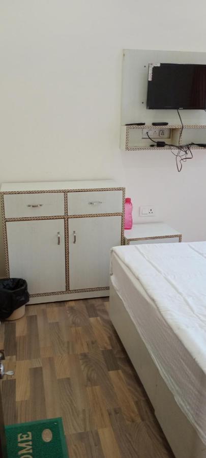 Ananta Residency Hotel Risikés Kültér fotó